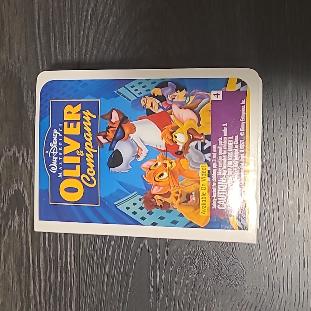 🛍Oliver & Company 1996 Walt Disney Masterpiece Collection Happy Meal  Mcdonalds